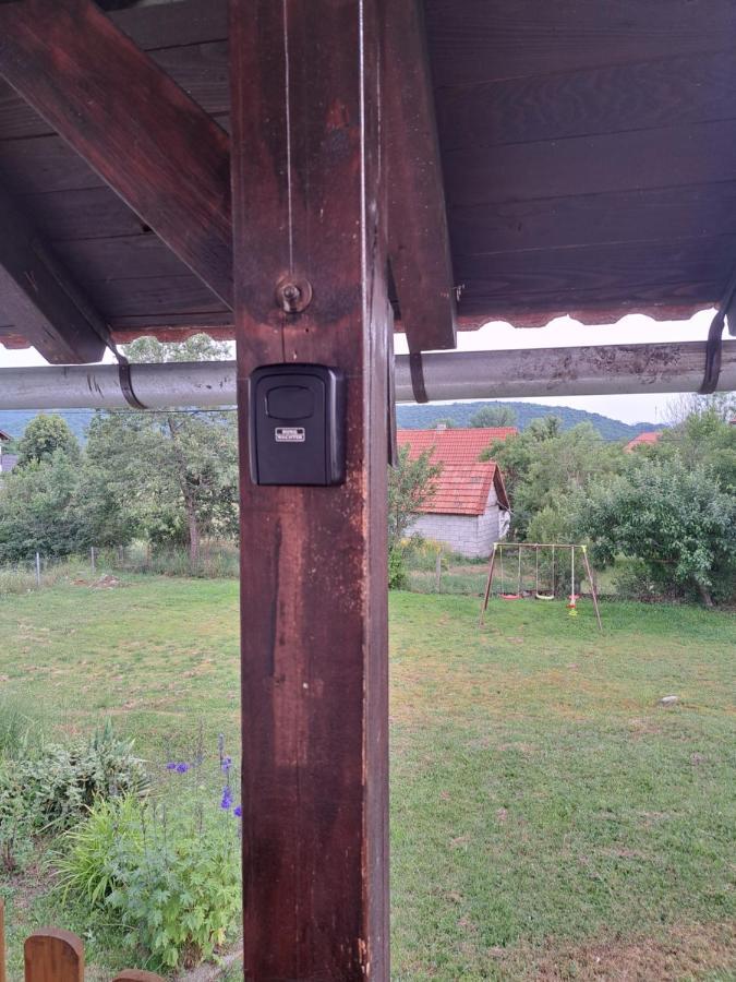 Appartement Lucija à Lovinac  Extérieur photo