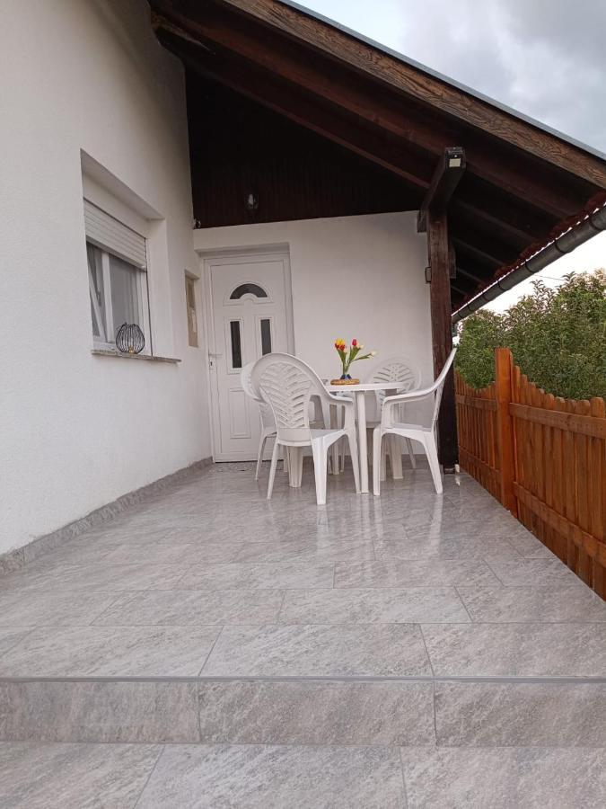 Appartement Lucija à Lovinac  Extérieur photo