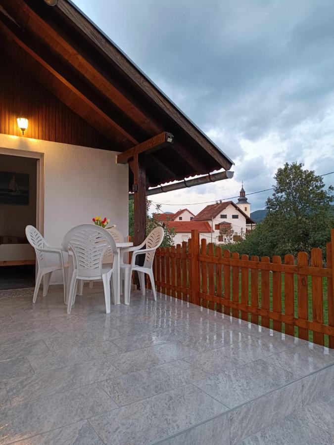 Appartement Lucija à Lovinac  Extérieur photo