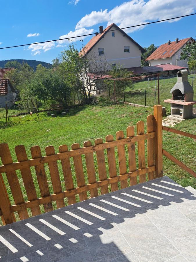 Appartement Lucija à Lovinac  Extérieur photo