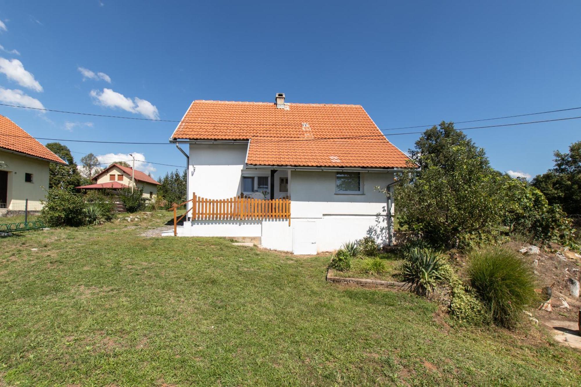 Appartement Lucija à Lovinac  Extérieur photo