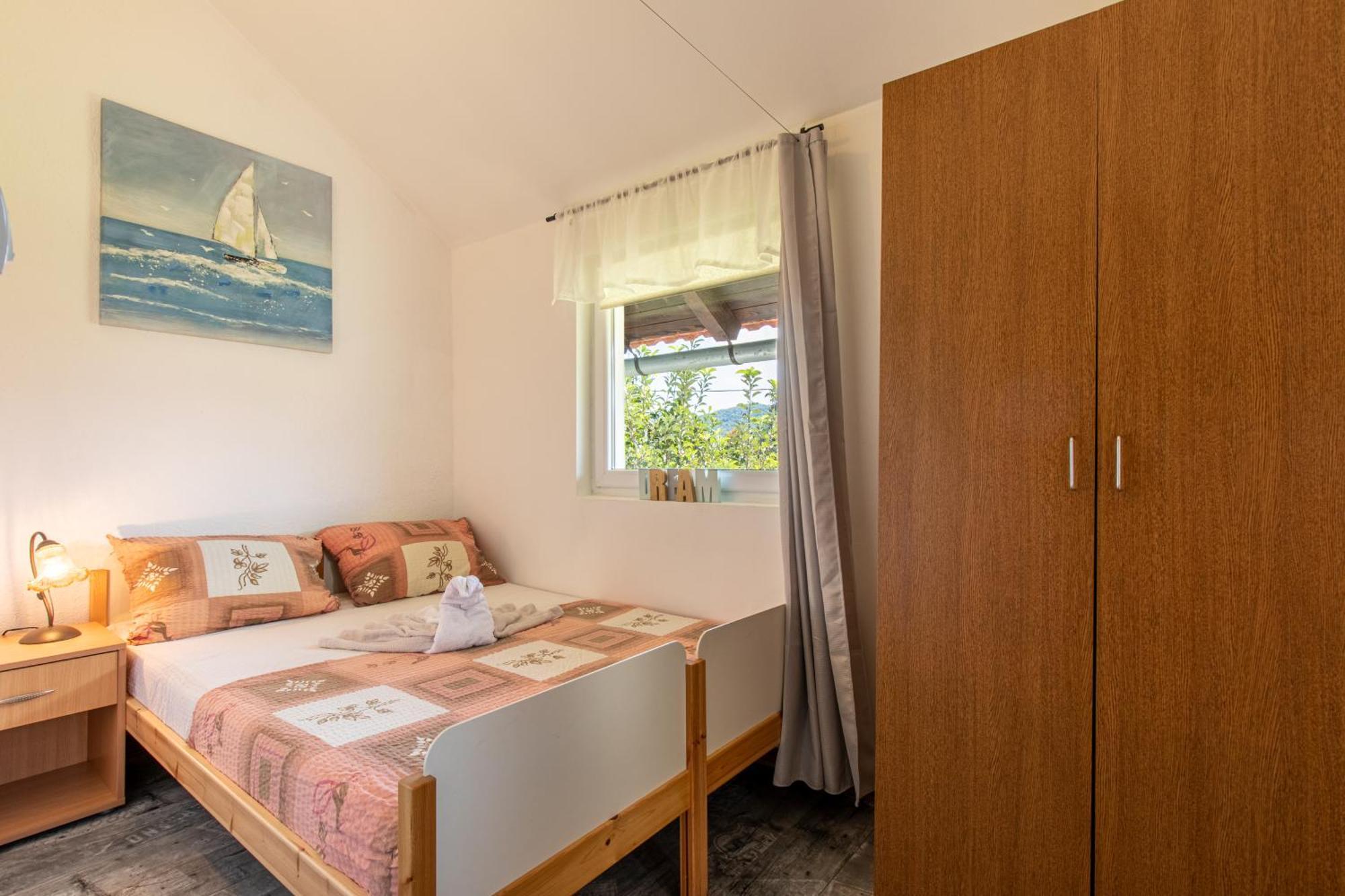 Appartement Lucija à Lovinac  Extérieur photo
