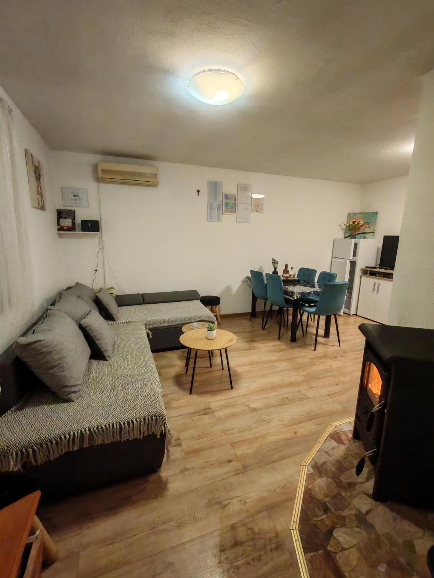 Appartement Lucija à Lovinac  Extérieur photo